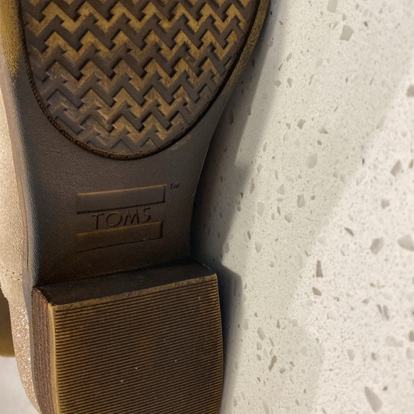 🩶 TOMS Deia Oxford Tan Suede/Glimmer Glitter Ankle Boot Bootie Short - Picture 4 of 6